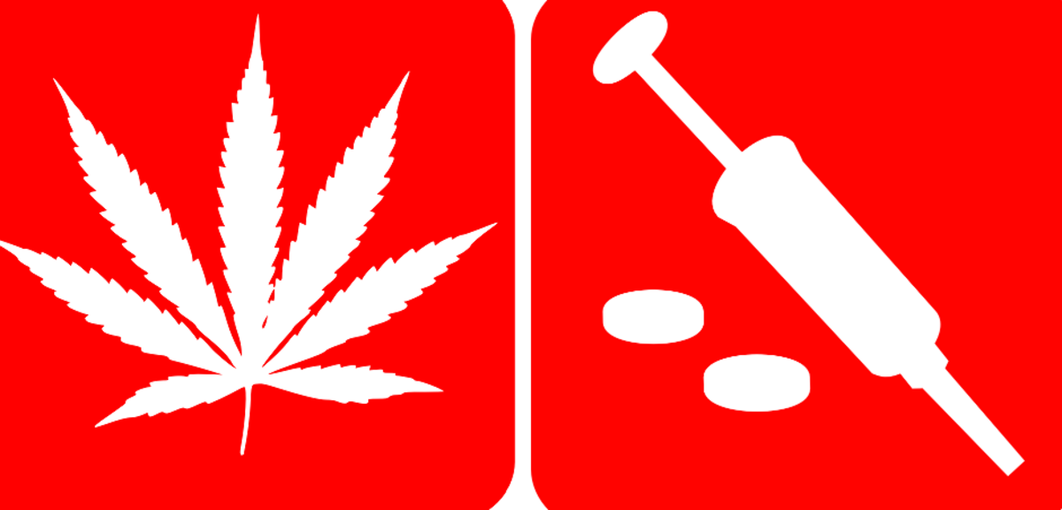 Cannabis, eine Spritze und Tabletten