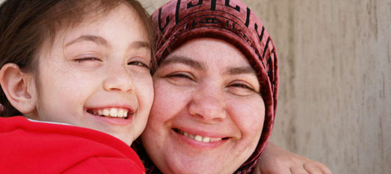 Eine muslimische Mutter mit Tochter