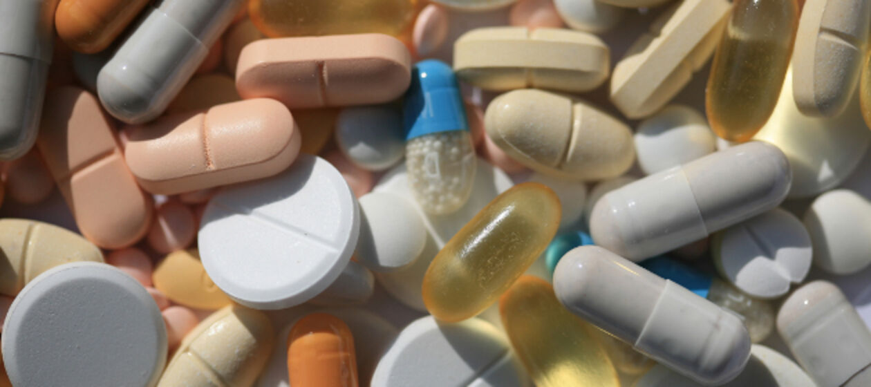 Viele verschiedene Pillen und Tabletten