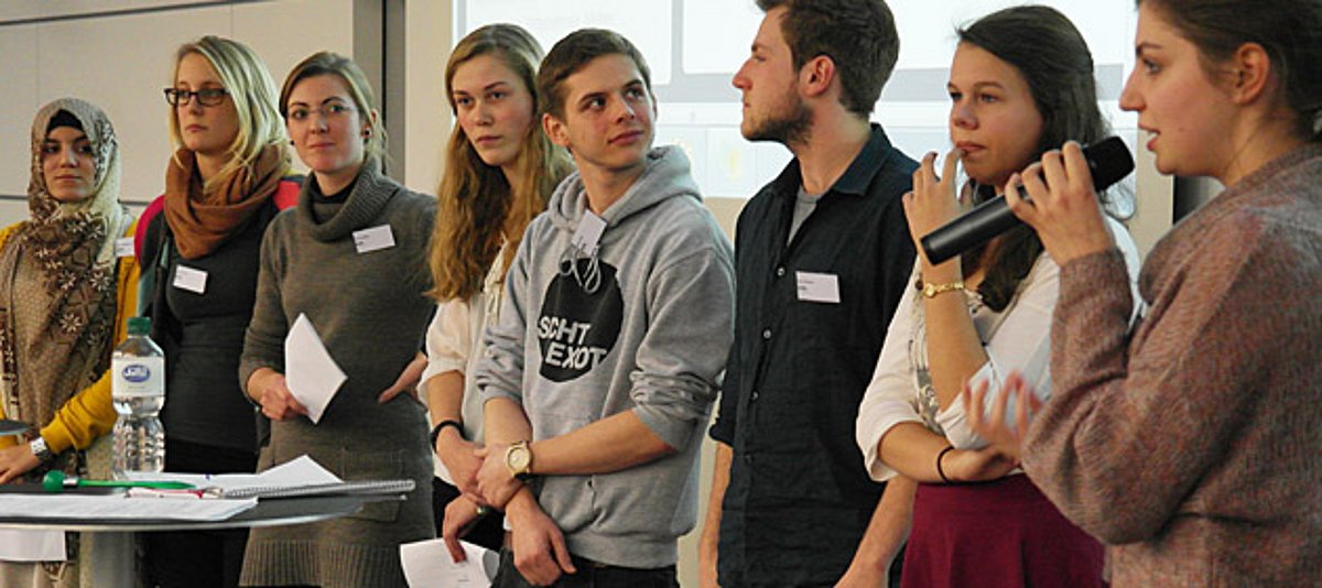 Die jungen Medientrainer/-innen des Bennohauses Münster kommentieren die Ergebnisse der Tagung "Partizipation und Medien".