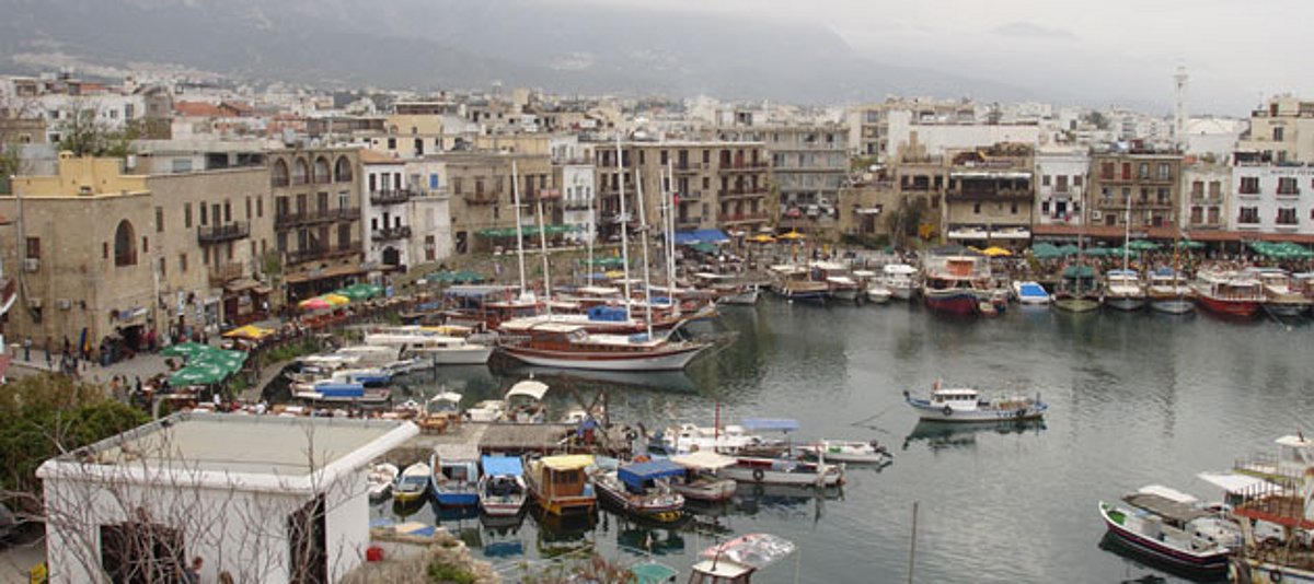 Der alte Hafen von Kyrenia auf Zypern.