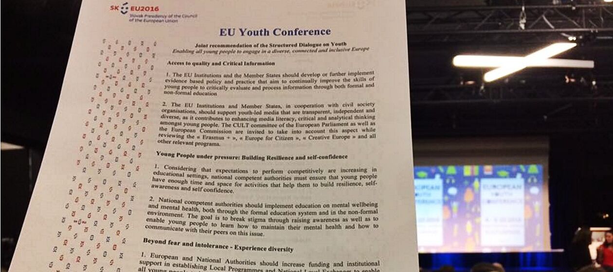 Blatt Papier mit dem Programm der EU-Jugendkonferenz