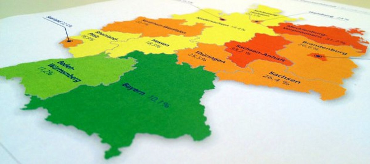 Deutschlandkarte mit farblich markierter Armutsverteilung