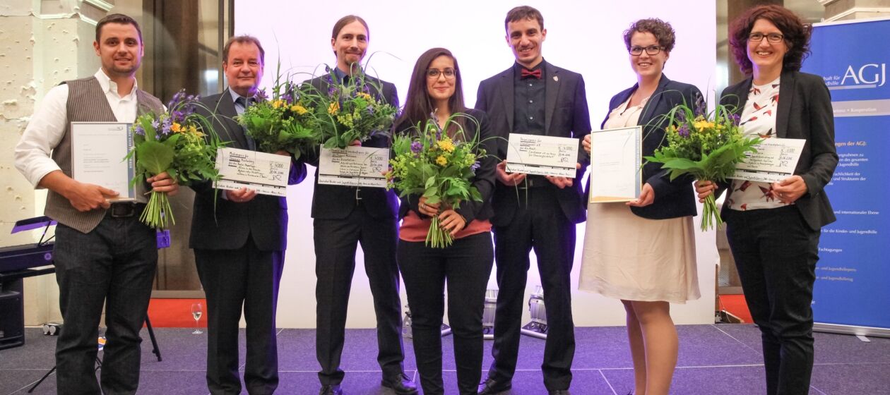 Die Preisträger des DJHP 2016 mit ihren Urkunden 