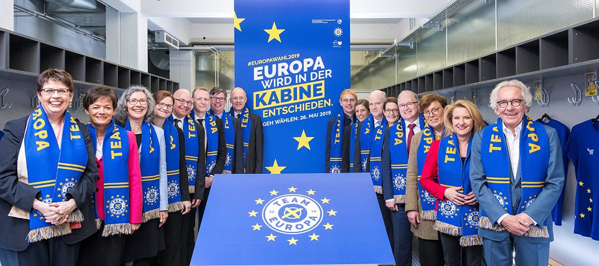 Die Europaminister der Bundesländer vor einem Banner mit dem Kampagnen-Logo