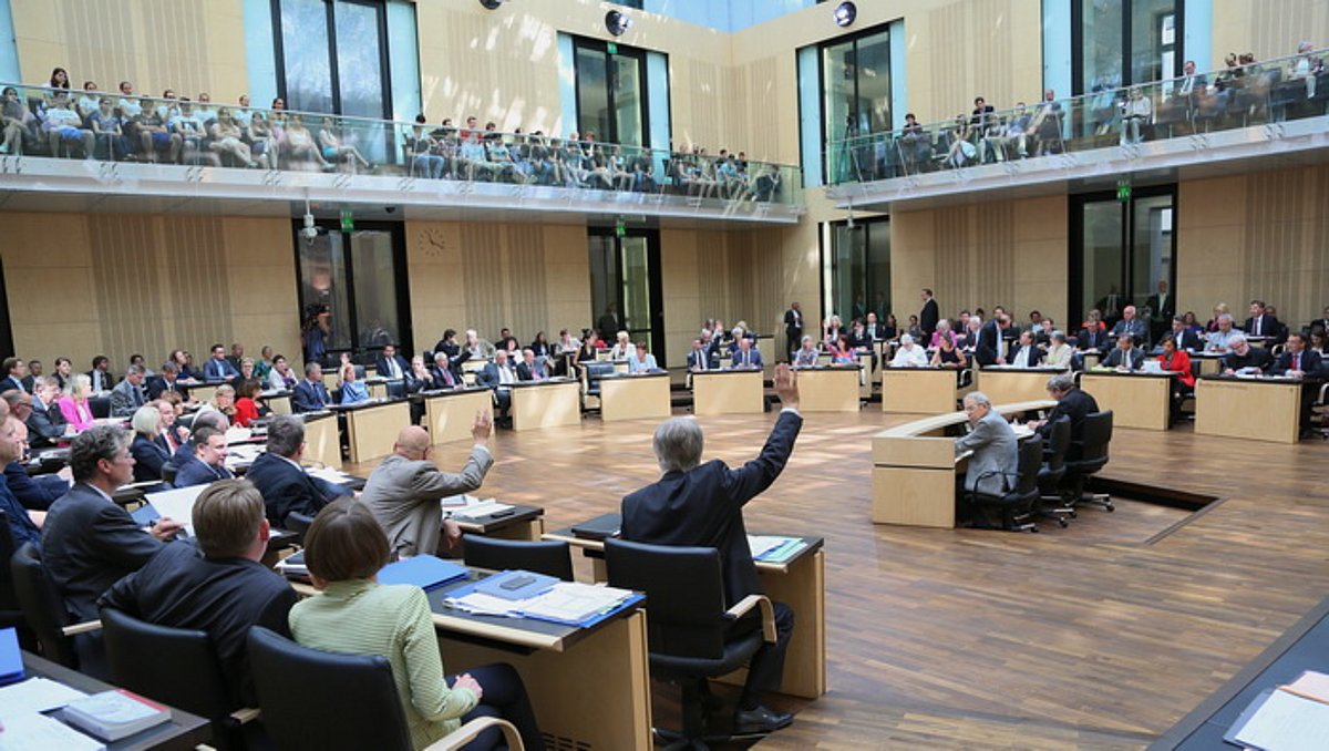 Blick in das Plenum des Bundesrats während einer Abstimmung