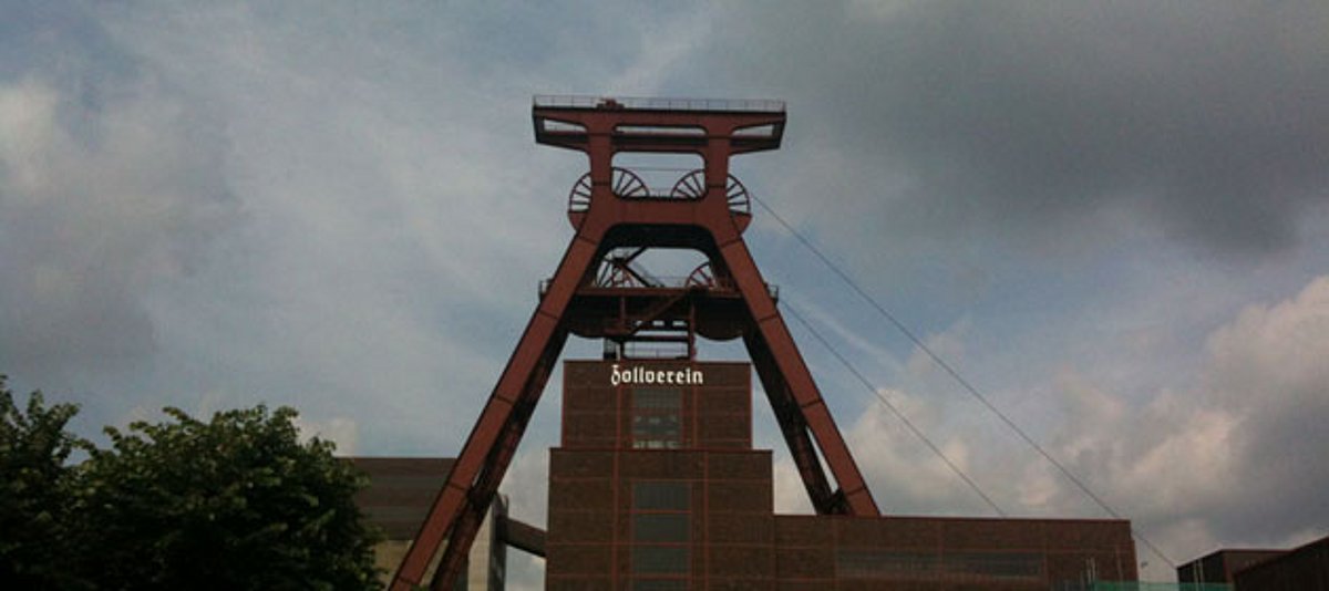 Der Förderturm der Zeche Zollverein in Essen-Katernberg