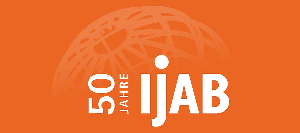 Logo zum Jubiläum 50 Jahre IJAB weiß auf orangefarbendem Grund 