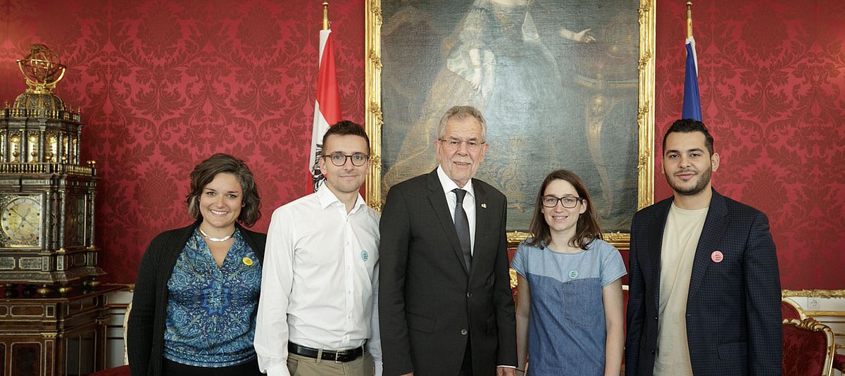 Gruppenbild der Vorsitzenden mit dem Bundespräsidenten in der Wiener Hofburg