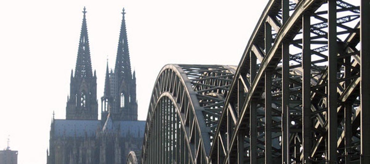 Der Kölner Dom und die Eisenbahnbrücke
