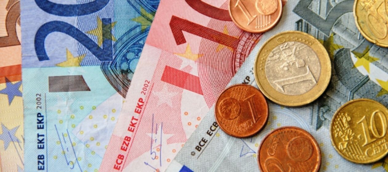 Geldscheine und Euro-Münzen