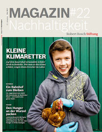 Cover der Publikation mit Titel und Foto eines Jugendlichen vor einer Scheune, der ein Huhn im Arm hält,  (c) RobertBoschStiftung