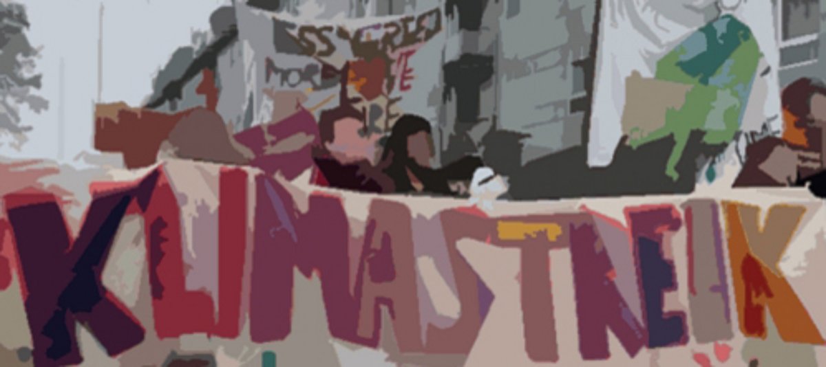 Fotoinstallation mit demonstrierenden Jugendlichen und Bannern zum Klimastreik