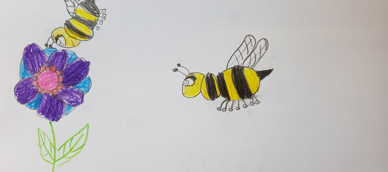 Kinderzeichnung mit Bienen und Blumen