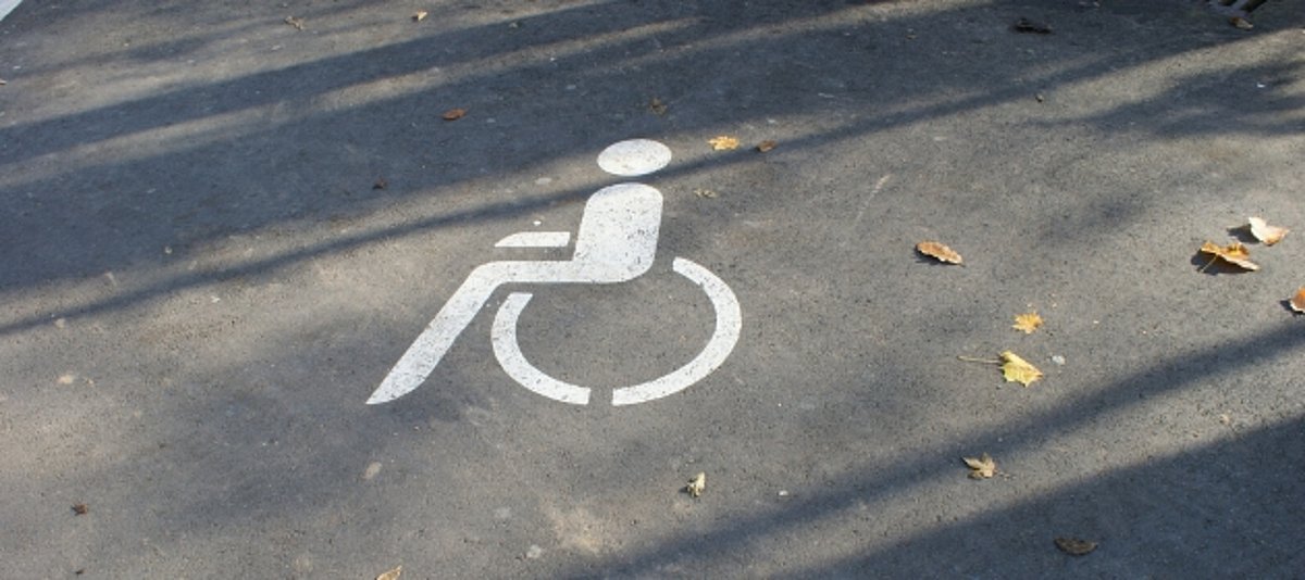 Symbolisches Bild eines Rollstuhls