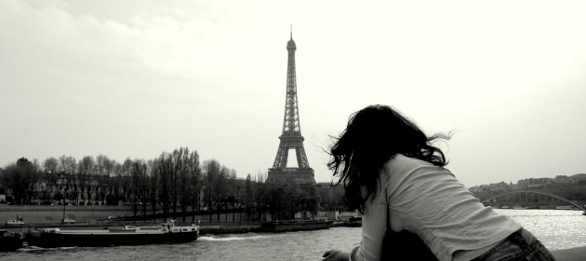 Das Bild zeigt den Eifelturm in Paris